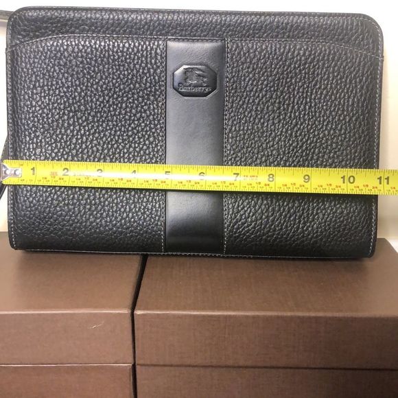 BURBERRYS Black Tumbled Leather Clutch Wristlet With Nova Check Plaid Lining - Picture 10 of 17